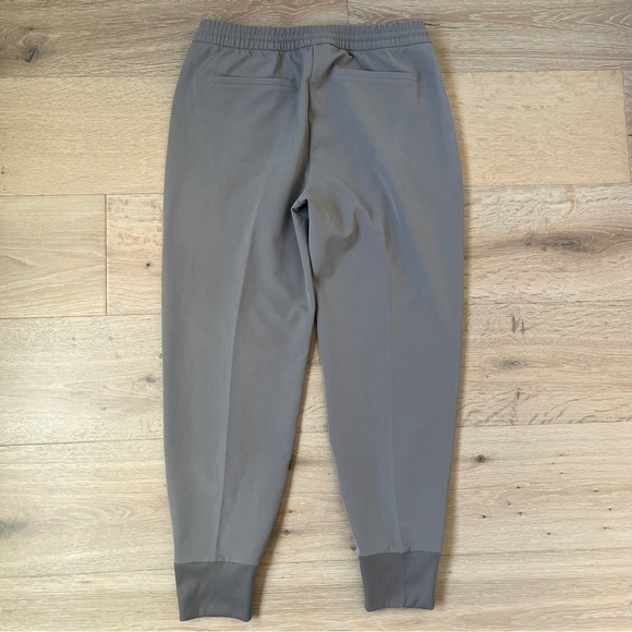 Athleta Endeavor Jogger in Buff Grey/ Toupee Size 10 *M4 - Picture 3 of 4